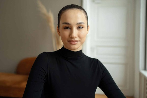 Comment intégrer des pièces de soie dans une garde-robe quotidienne tout en restant pratique ?